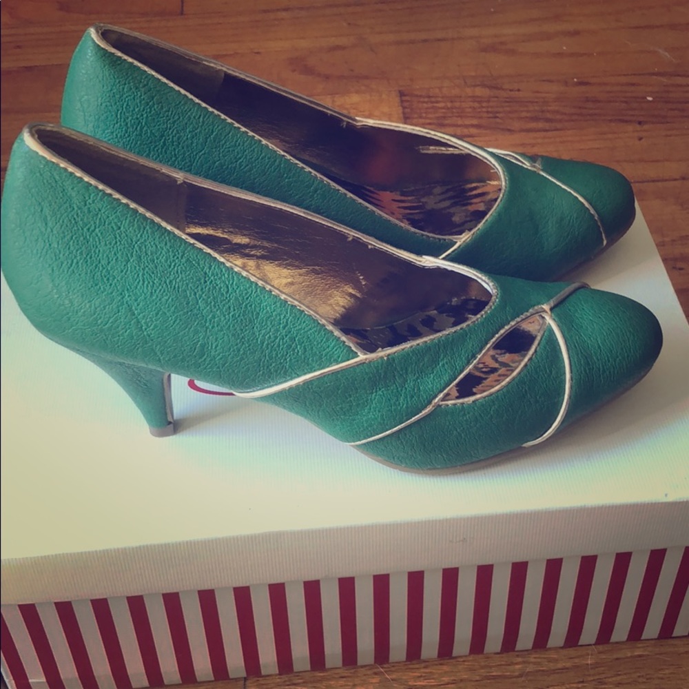 NWT Vintage Heels